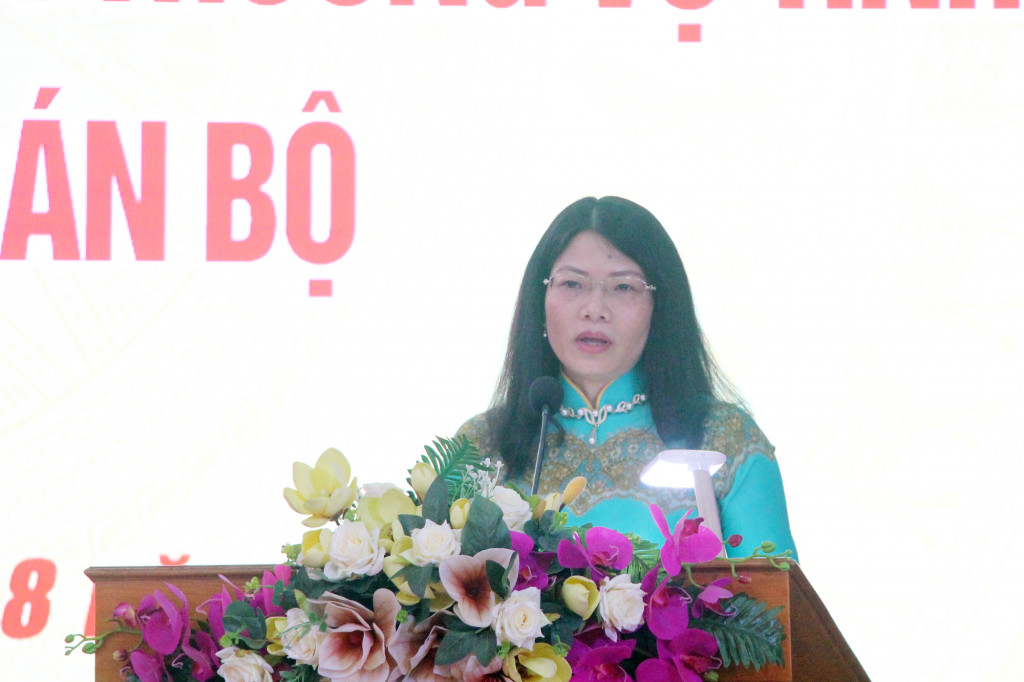Tân Bí thư Huyện ủy Đầm Hà Thị Ninh Hường phát biểu nhận nhiệm vụ