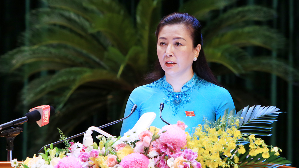 Phó Bí thư Thường trực Tỉnh ủy, Chủ tịch HĐND tỉnh Lê Thị Thu Hồng phát biểu khai mạc tại kỳ họp
