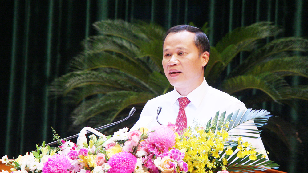 Phó Chủ tịch Thường trực UBND tỉnh Mai Sơn trình bày Báo cáo kế hoạch phát triển KT-XH 6 tháng đầu năm 2021