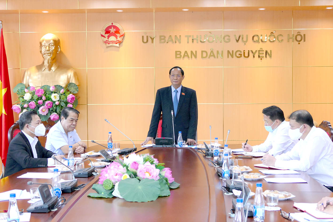 Phó Chủ tịch Quốc hội Trần Quang Phương phát biểu tại cuộc làm việc với Ban Dân nguyện