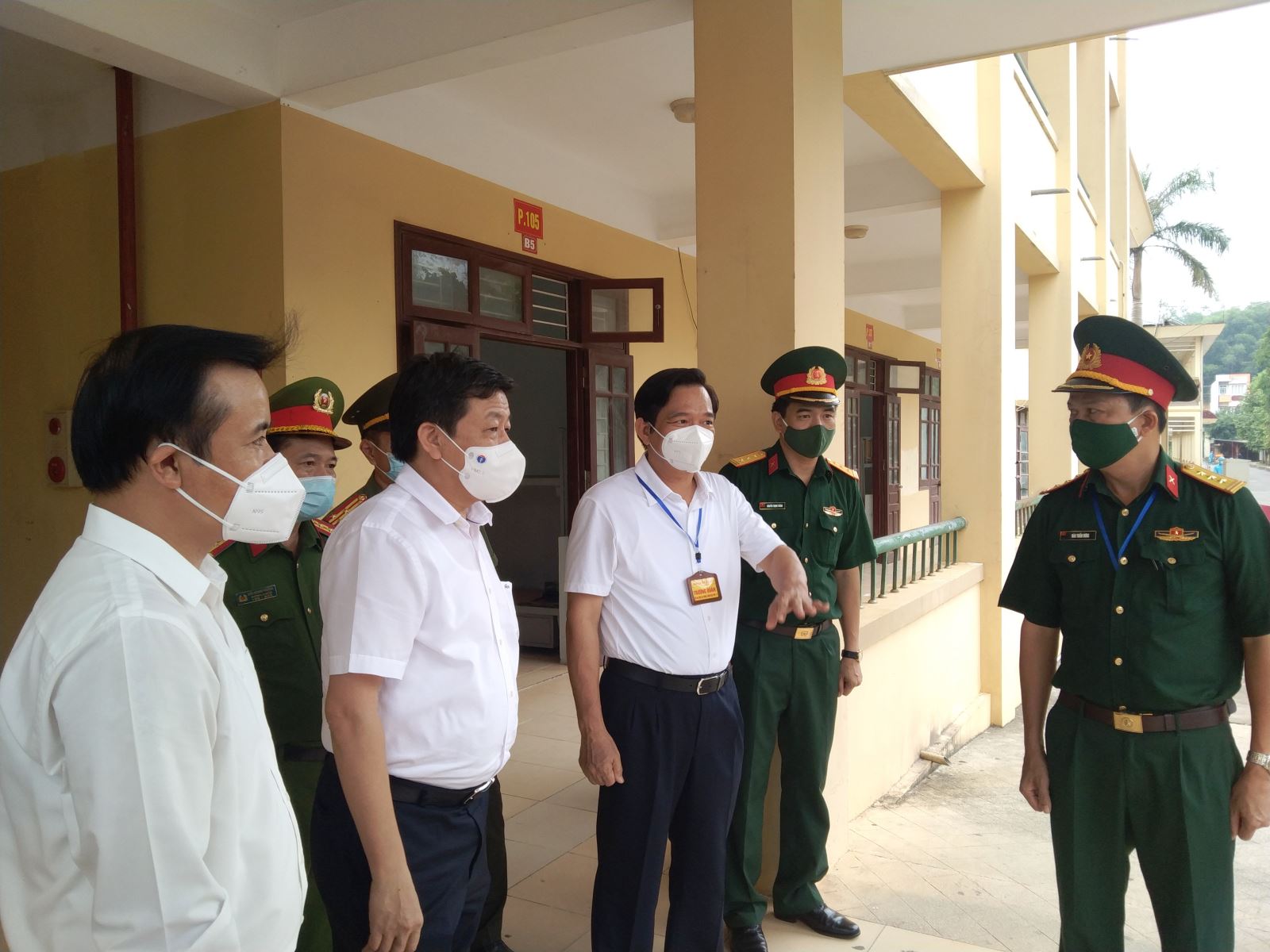 Đoàn kiểm tra tại khu cách ly tập trung của huyện tại trường Phổ thông Dân tộc Nội trú TP Hà Nội