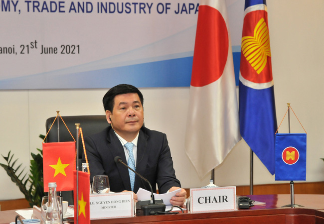 Bộ trưởng Bộ Công Thương Nguyễn Hồng Diên chủ trì Hội nghị đặc biệt giữa các Bộ trưởng Năng lượng ASEAN và Bộ trưởng KT, CN và TM Nhật Bản tại điểm cầu Hà Nội. Ảnh: TTXVN