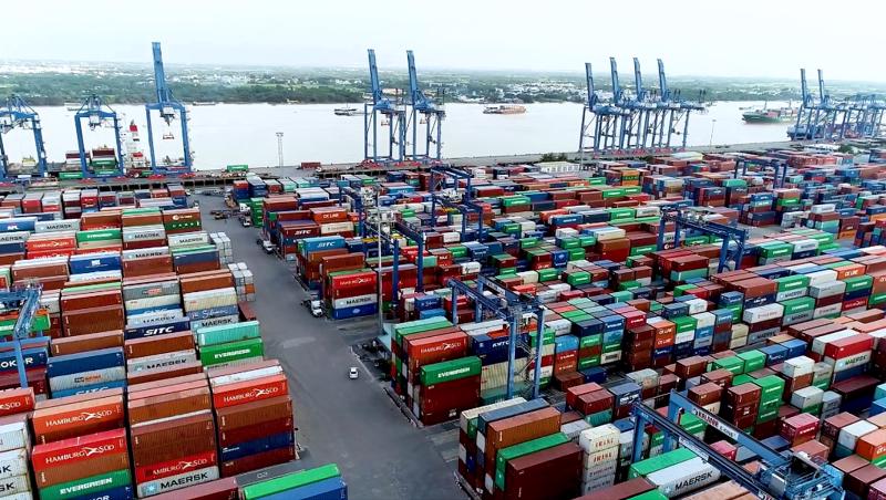 Hàng hóa, container về cảng Cát Lái
