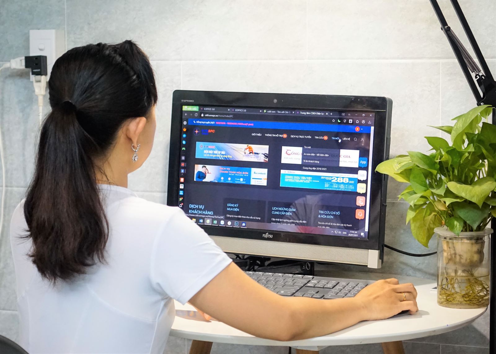 Khách hàng tại TP. Châu Đốc (An Giang) sử dụng truy cập Web CSKH để tra cứu các thông tin về sử dụng điệ