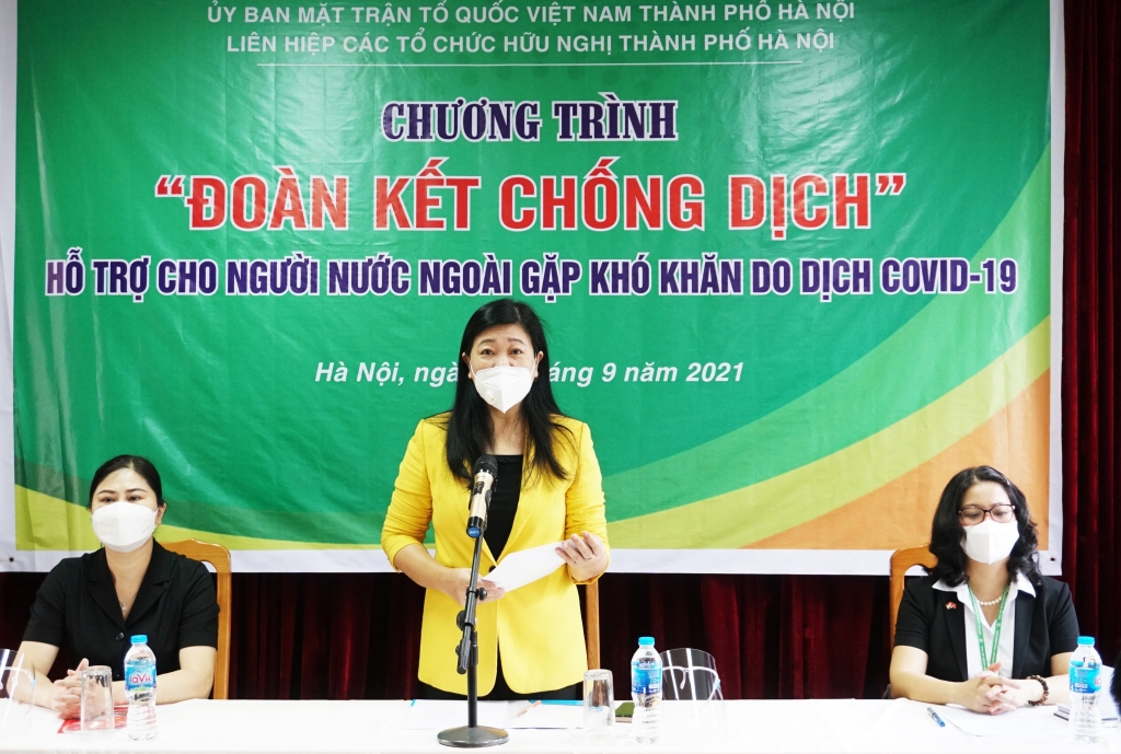 Chủ tịch Uỷ ban MTTQ thành phố Hà Nội Nguyễn Thị Lan Hương phát biểu tại chương trình