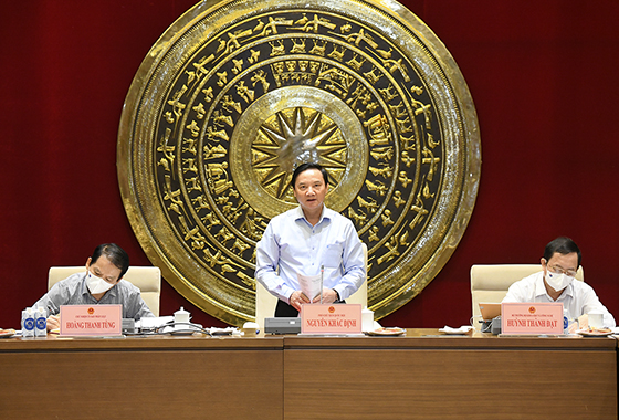 	Ủy viên Trung ương Đảng, Phó Chủ tịch Quốc hội Nguyễn Khắc Định phát biểu tại phiên họp thẩm tra sơ bộ