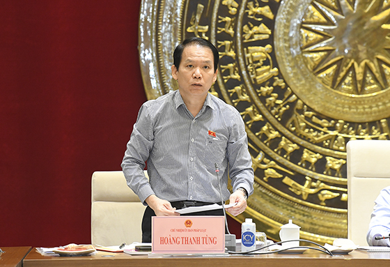 	Ủy viên Trung ương Đảng, Chủ nhiệm Ủy ban Pháp luật Hoàng Thanh Tùng phát biểu tổng kết phiên họp