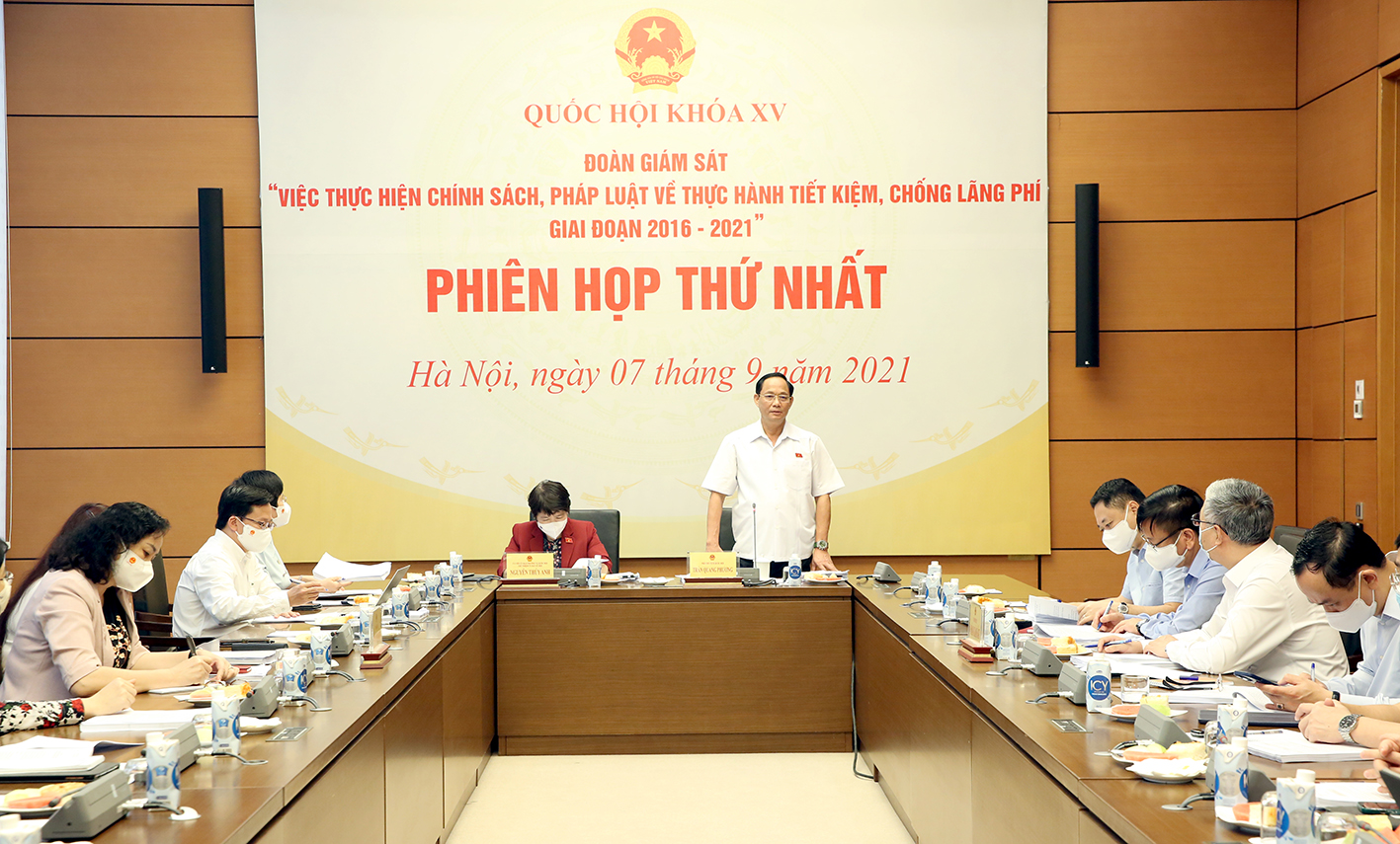 Phó Chủ tịch Quốc hội Trần Quang Phương phát biểu tại Phiên họp