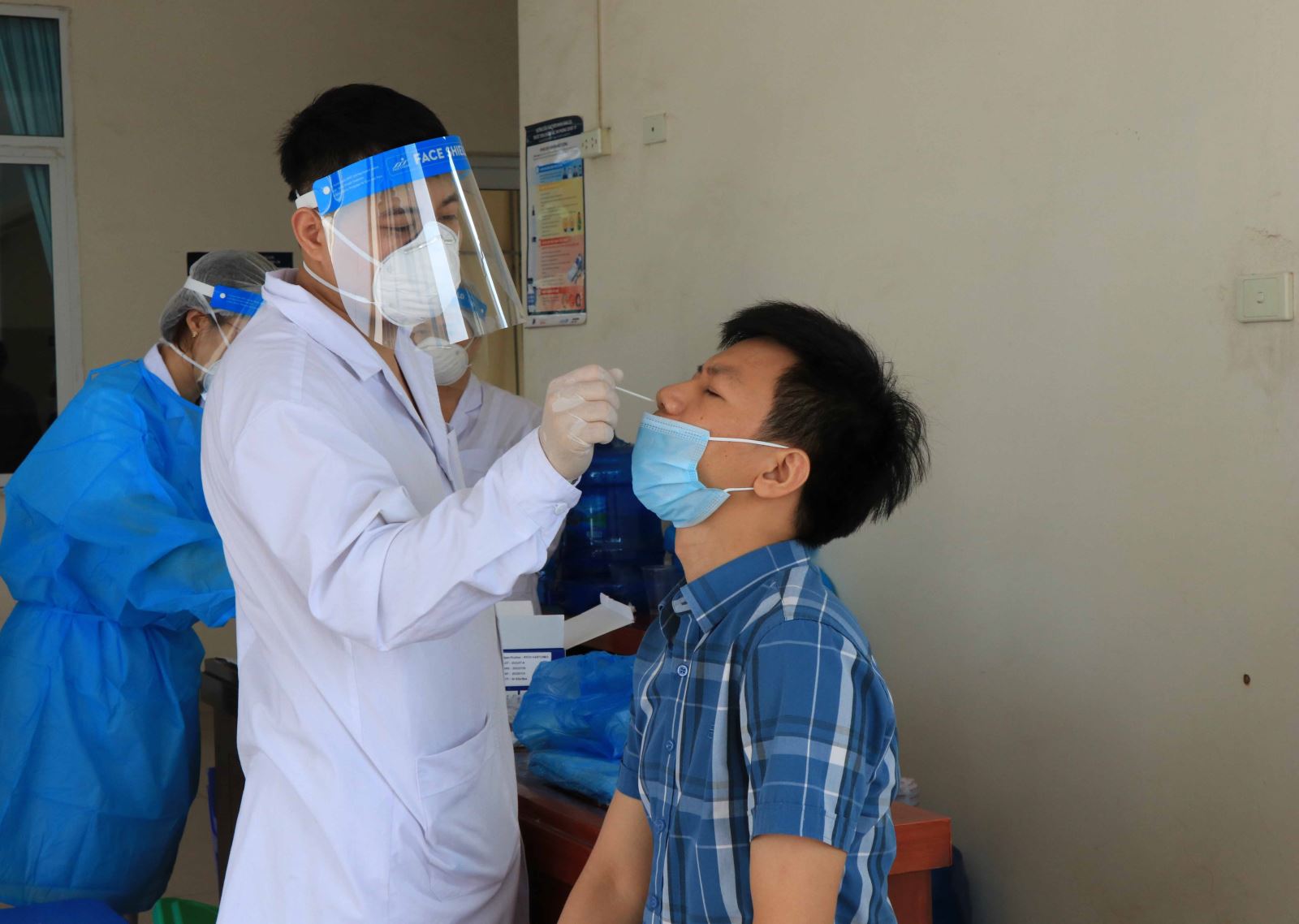 ngành Y tế Bắc Ninh hỗ trợ thành phố Hà Nội gồm 202 người sẽ thực hiện nĐhiệm vụ tham gia lấy mẫu xét nghiệm và tham gia tiêm chủng vắc xin 
