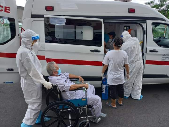 	Bệnh nhân cao tuổi được điều trị khỏi tại Bệnh viện Hồi sức Covid-19 TP. Hồ Chí Minh