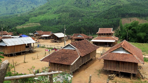 	Nhờ sự đầu tư của Nhà nước, nhiều vùng đồng bào dân tộc thiểu số ở Quảng Ngãi đã được xây dựng khang trang - Nguồn: dantocmiennui.vn