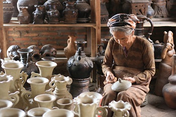 Bảo tồn nghề gốm của người Chăm - Ảnh: nguoilamnghe.vn