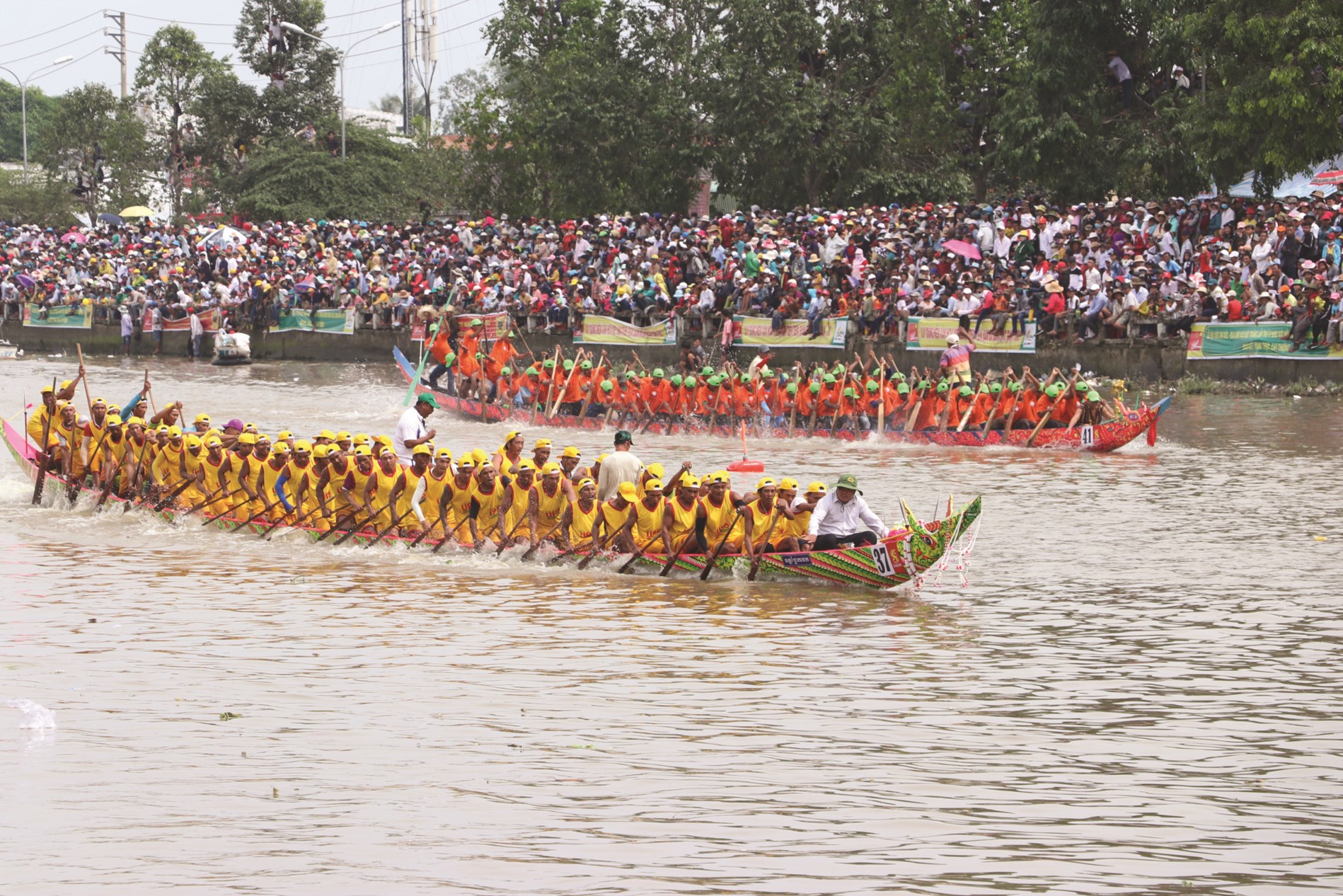 	Đua ghe ngo trong lễ hội Oóc Om Bóc của đồng bào Khmer đã trở thành lễ hội cấp khu vực