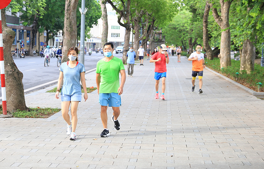 Người dân Hà Nội được phép tập thể dục, thể thao ngoài trời nhưng không tập trung quá 10 người 