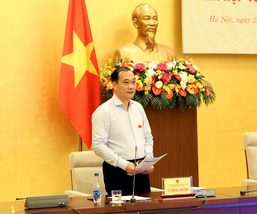 Chủ nhiệm Ủy ban Kinh tế Vũ Hồng Thanh phát biểu tại Phiên họp