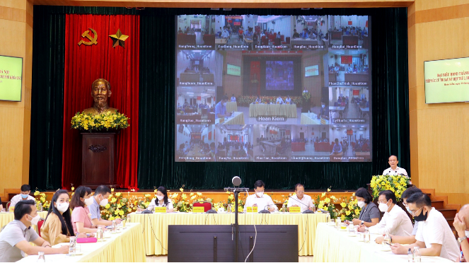 	Buổi TXCT được tổ chức bằng hình thức trực tuyến từ trụ sở HĐND - UBND quận Hoàn Kiếm tới 18 phường trên địa bàn