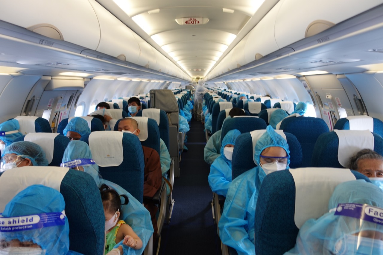 Chuyến bay có hơn một nửa hành khách là phụ nữ mang thai cùng nhiều người cao tuổi, trẻ nhỏ và người lao động khó khăn