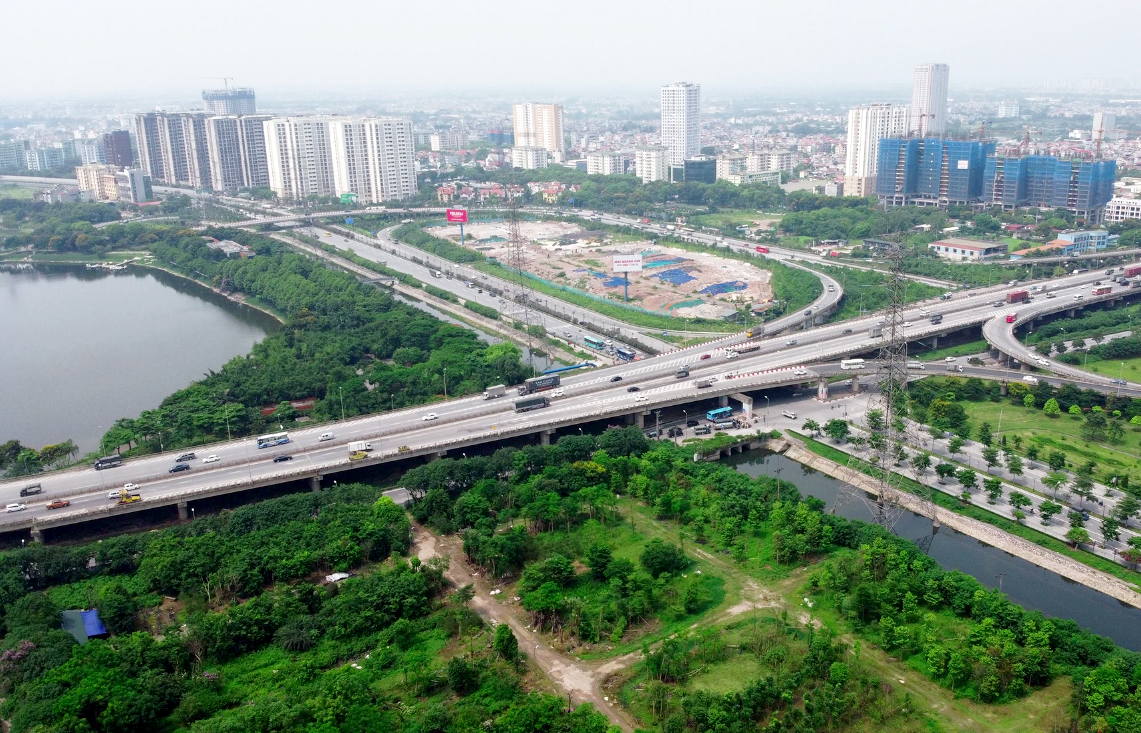 	Nhờ làm tốt công tác phát triển hạ tầng giao thông, bộ mặt đô thị của quận Hoàng Mai có nhiều chuyển biến tích cực Ảnh: Phi Long