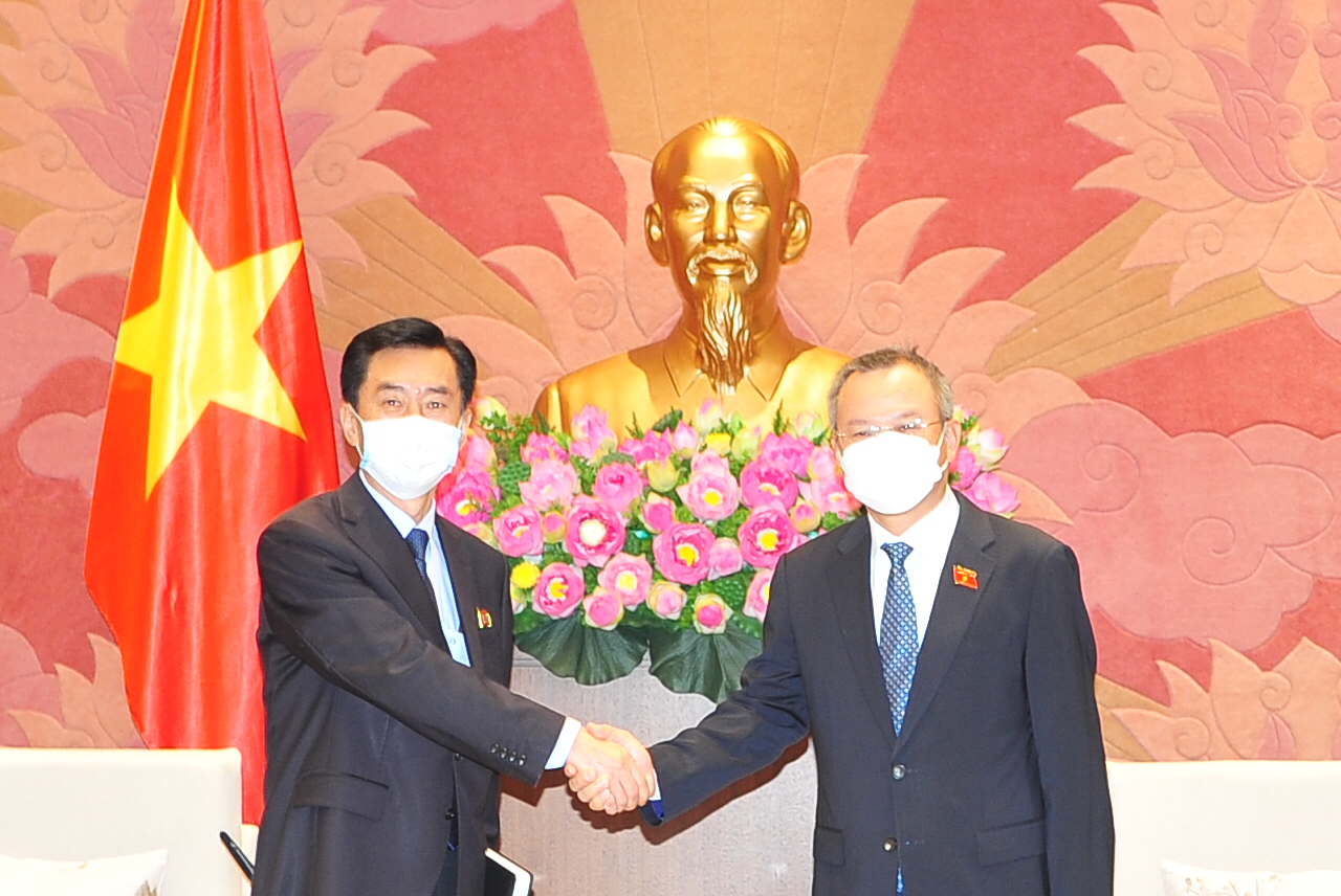 	Phó Chủ nhiệm Ủy ban Đối ngoại Nguyễn Mạnh Tiến đã tiếp Đại biện lâm thời Đại sứ quán CHDCND Triều Tiên Ri Ho-jun đến chào xã giao