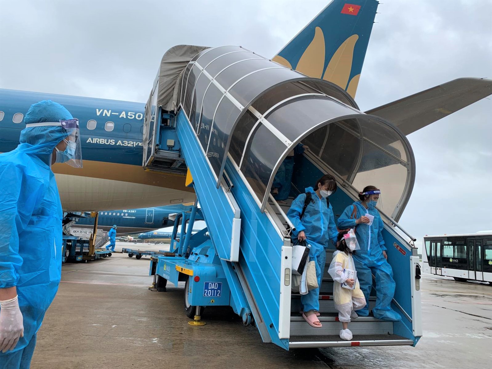 Vietnam Airlines đang tiếp tục cùng nhiều địa phương xây dựng phương án đưa đón người dân trở về quê an toàn