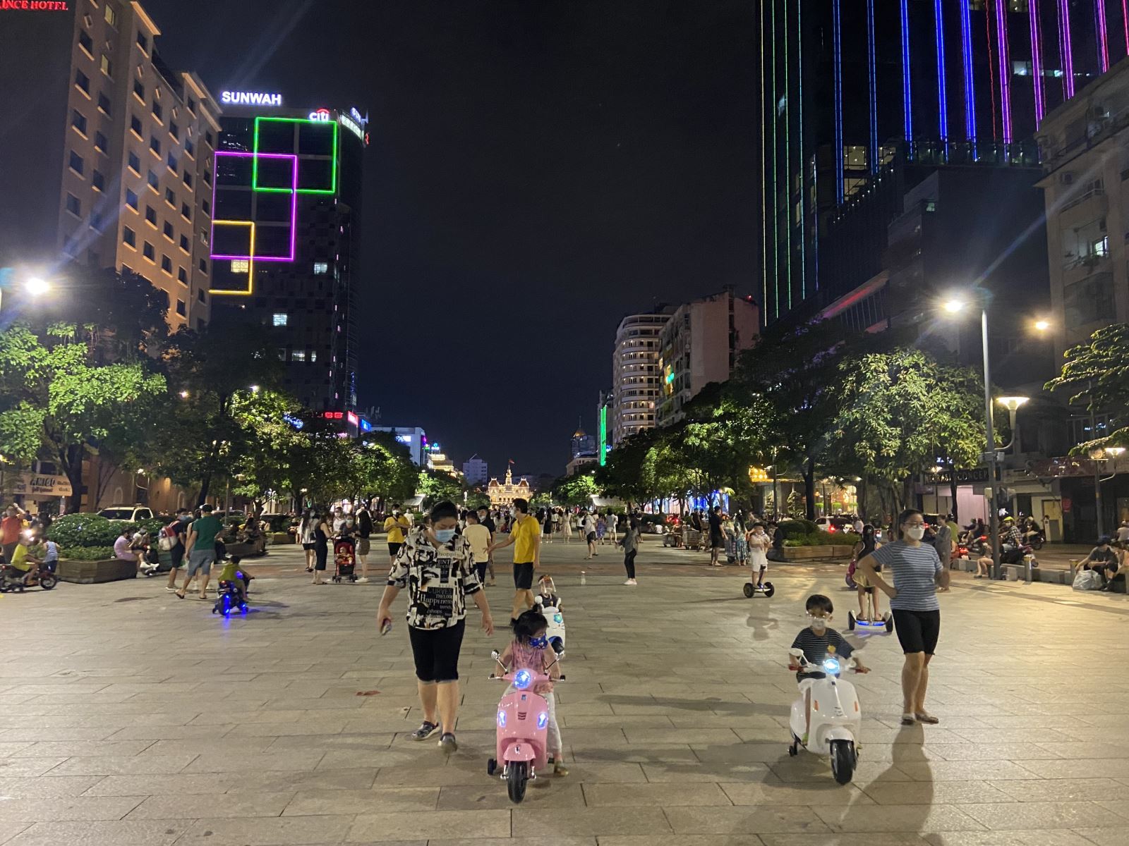 Người dân TP. Hồ Chí Minh nhanh chóng thích ứng với trạng thái “bình thường mới” 