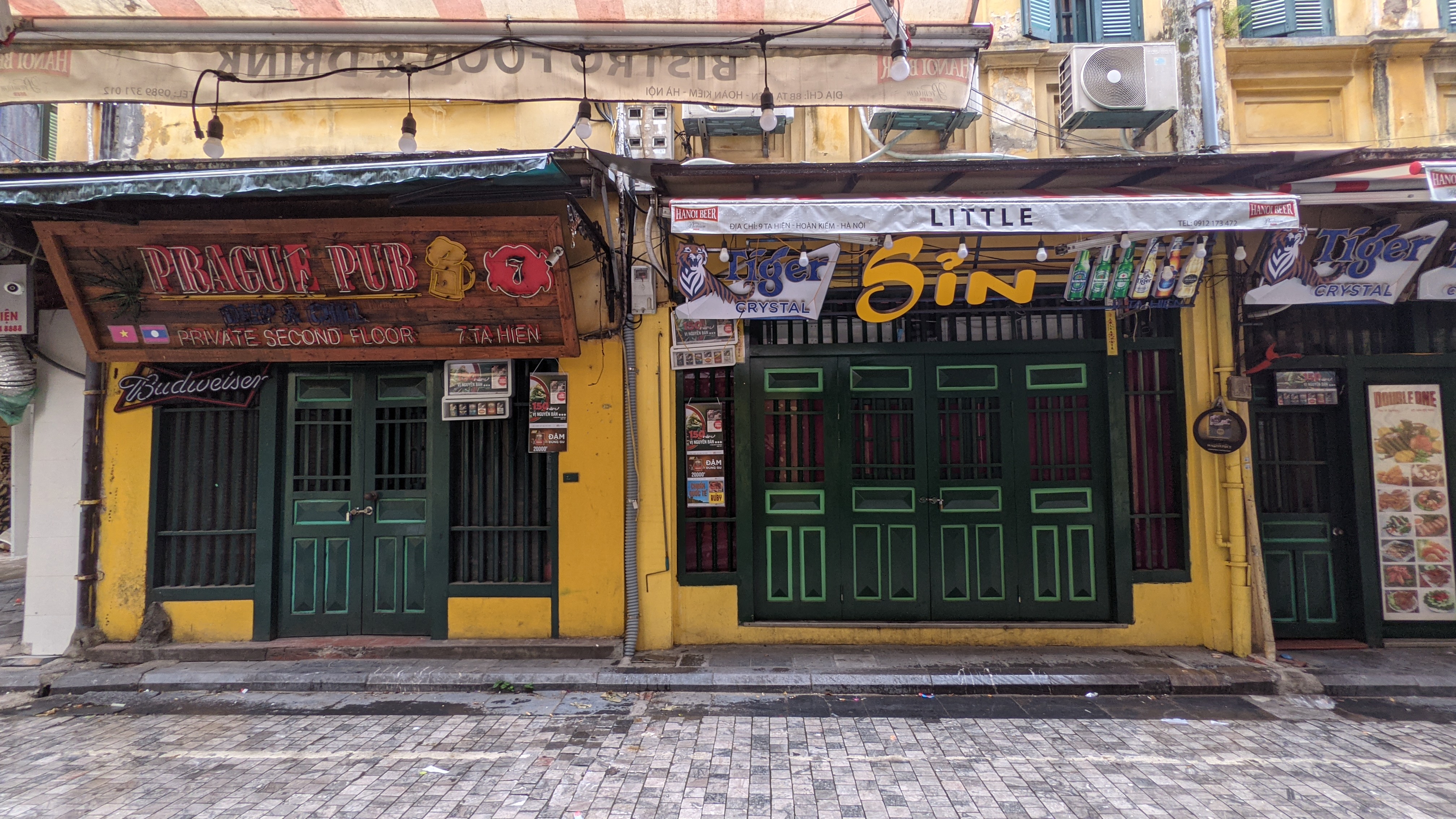 	Quán xá trên phố Tạ Hiện, Hà Nội vẫn đóng cửa. Ảnh: H.L