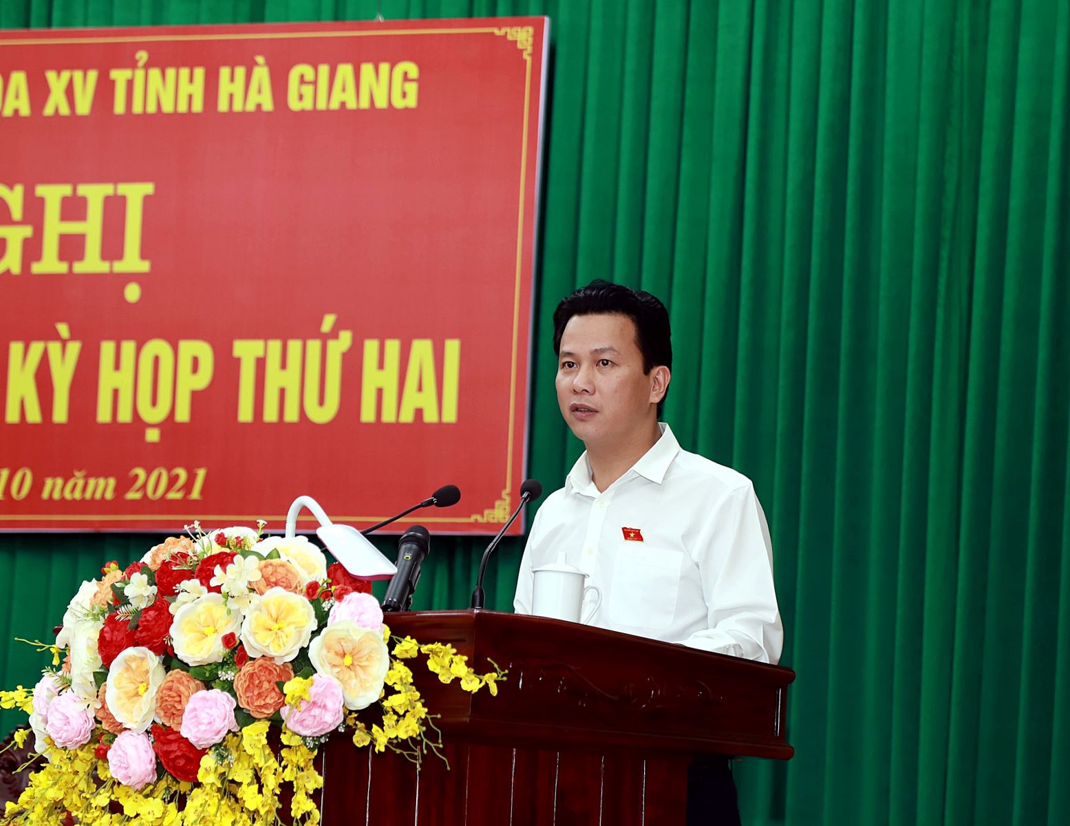 Ủy viên Trung ương Đảng, Bí thư Tỉnh uỷ, Trưởng đoàn ĐBQH tỉnh Đặng Quốc Khánh phát biểu tại buổi tiếp xúc