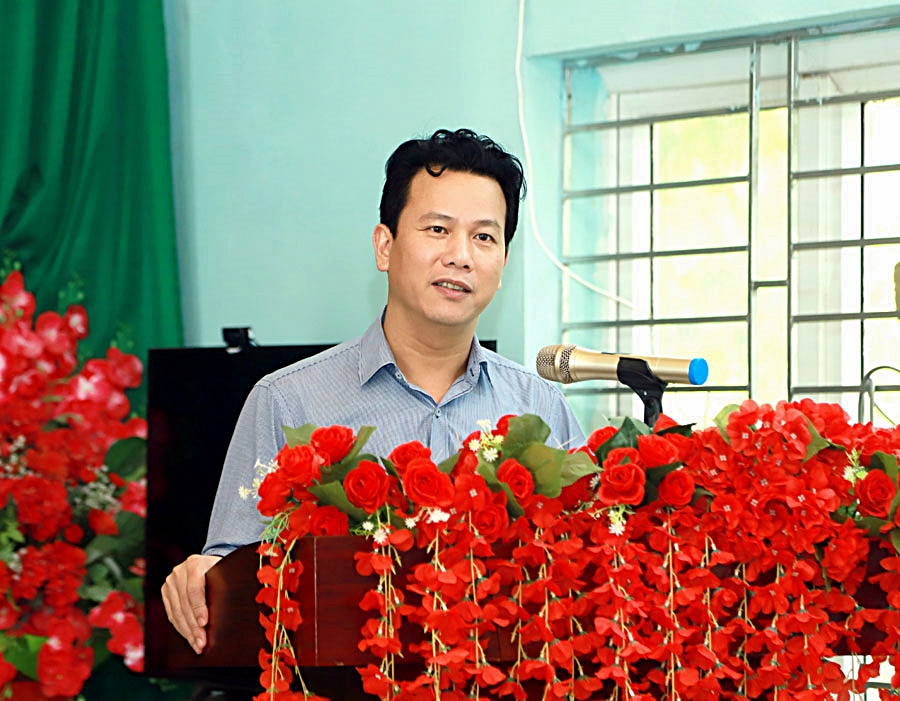 Ủy viên Trung ương Đảng, Bí thư Tỉnh ủy, Trưởng đoàn ĐBQH tỉnh Đặng Quốc Khánh phát biểu tại buổi tiếp xúc