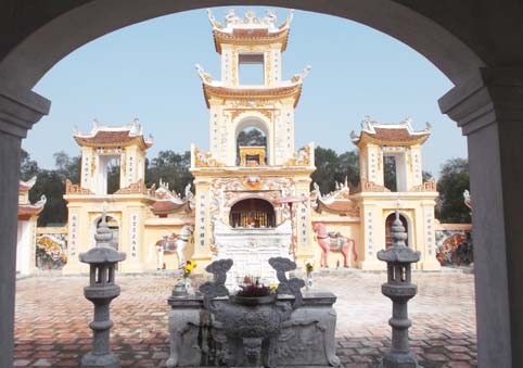 	Tam quan hai tầng tám mái đền Nam được đánh giá thuộc hệ thống tam quan đẹp tại Hà Tĩnh - Nguồn: Vnexpress.net