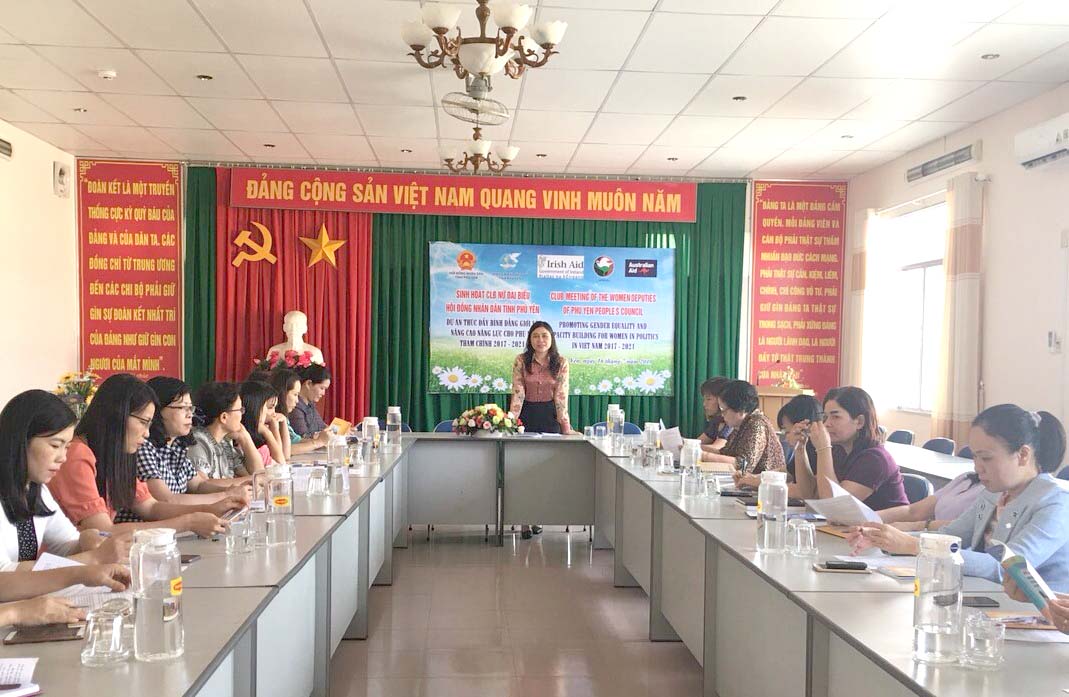 Câu lạc bộ nữ đại biểu HĐND tỉnh Phú Yên nhiệm kỳ 2016 - 2021 sinh hoạt chuyên đề nâng cao kỹ năng, chất lượng giám sát của nữ đại biểu  - ẢNH BÙI QUÝ