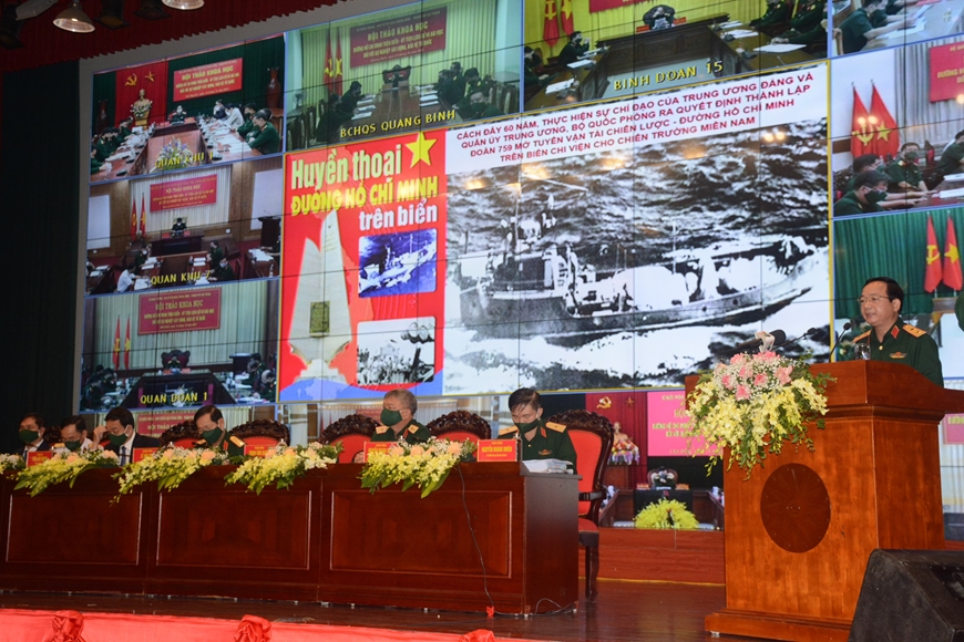 Trung tướng Trịnh Văn Quyết, Phó chủ nhiệm Tổng cục Chính trị Quân đội nhân dân Việt Nam phát biểu tại hội thảo