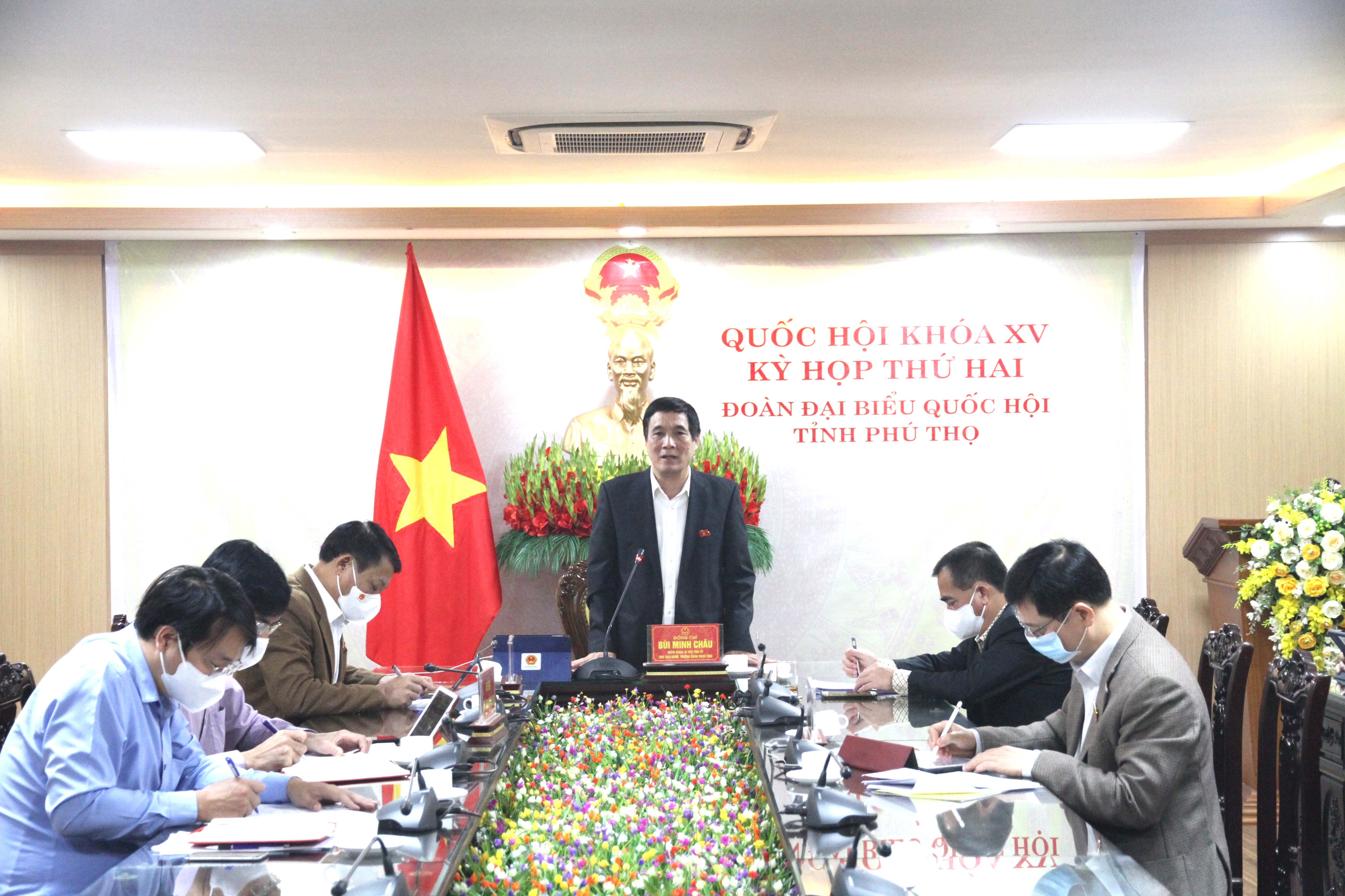 Đoàn ĐBQH tỉnh Phú Thọ thảo luận tại Tổ sáng 22.10 Ảnh: A.Thắng