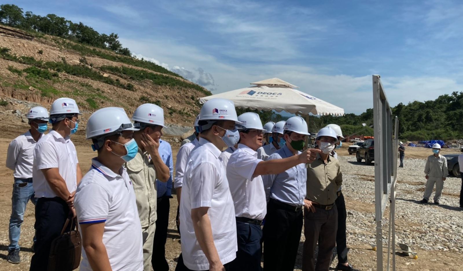Tổng Giám đốc Phan Văn Thắng báo cáo tình hình triển khai dự án.