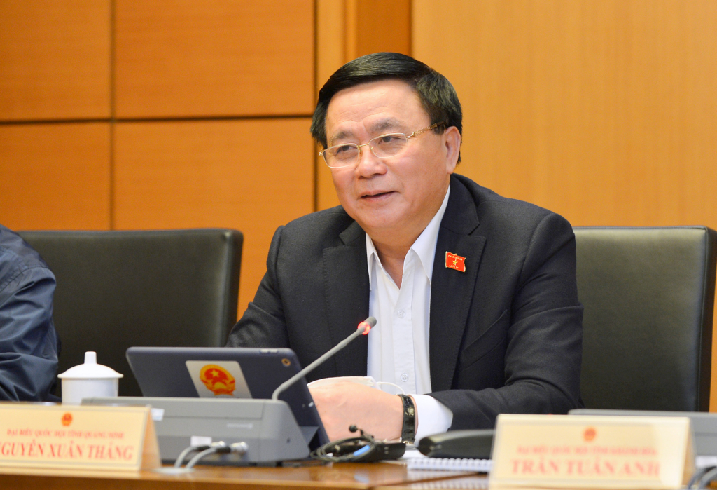 Đại biểu Nguyễn Xuân Thắng, Đoàn ĐBQH tỉnh Quảng Ninh, phát biểu tại phiên thảo luận tổ về 2 dự án Luật