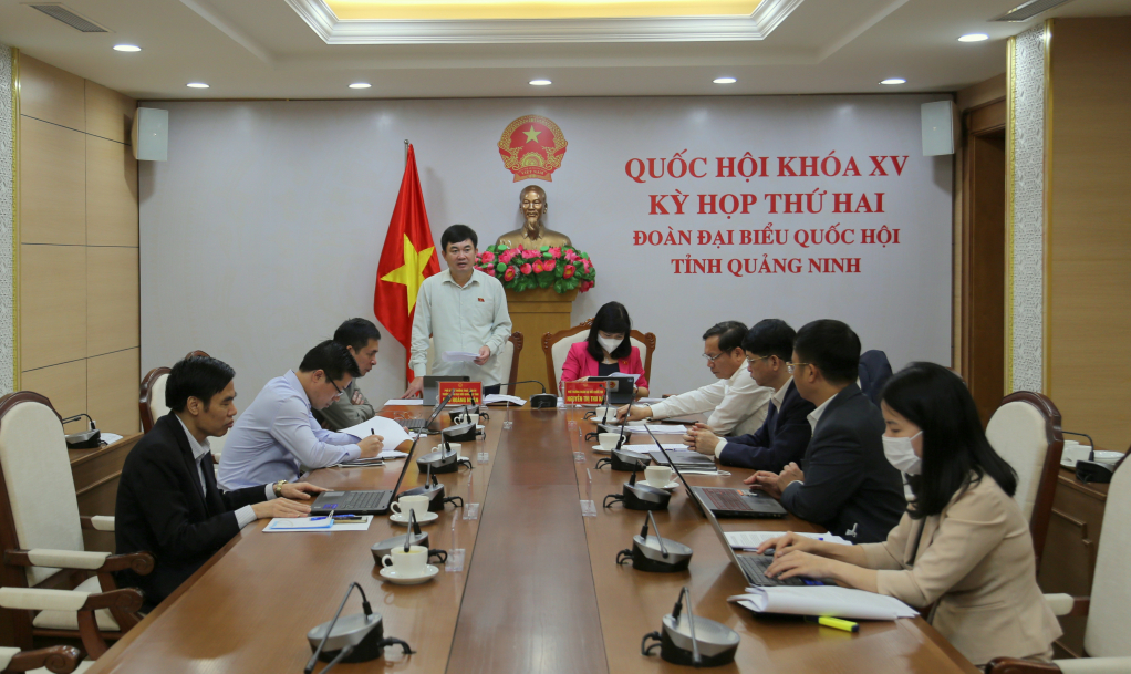 Các ĐBQH tỉnh Quảng Ninh thảo luận tại điểm cầu tỉnh.jpg