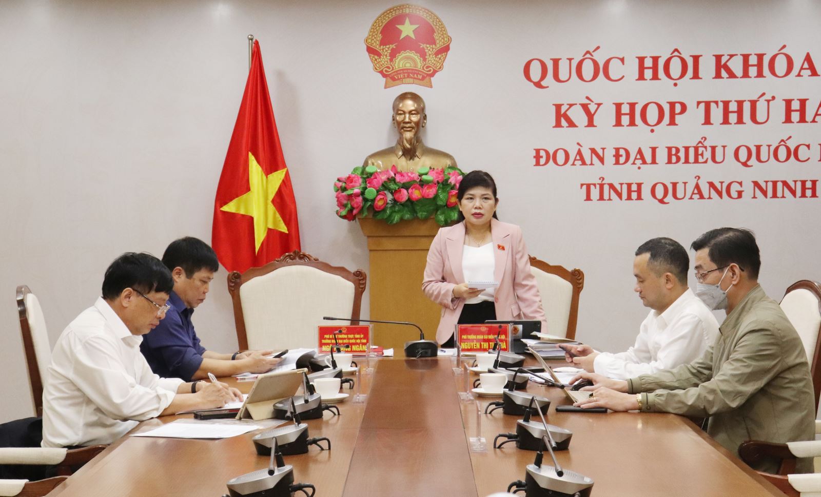 Phó Trưởng đoàn ĐBQH tỉnh Quảng Ninh Nguyễn Thị Thu Hà phát biểu ý kiến trong phiên thảo luận sáng 25.10 - ảnh: Mạnh Tuân