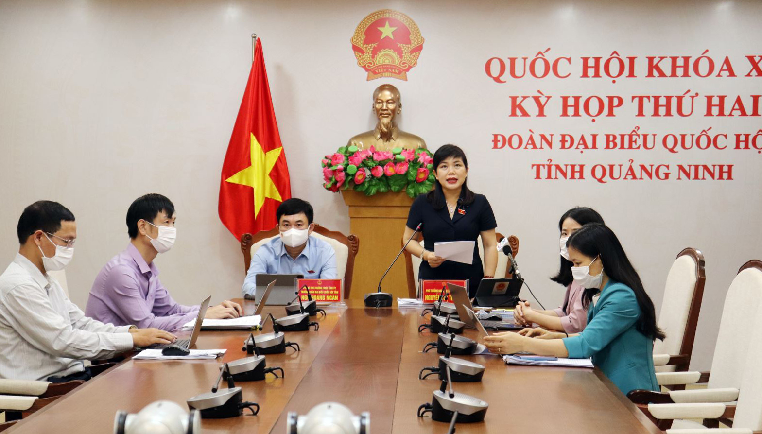 Phó trưởng Đoàn ĐBQH tỉnh Quảng Ninh Nguyễn Thị Thu Hà phát biểu tại điểm cầu Quảng Ninh - ảnh: MẠNH TUÂN