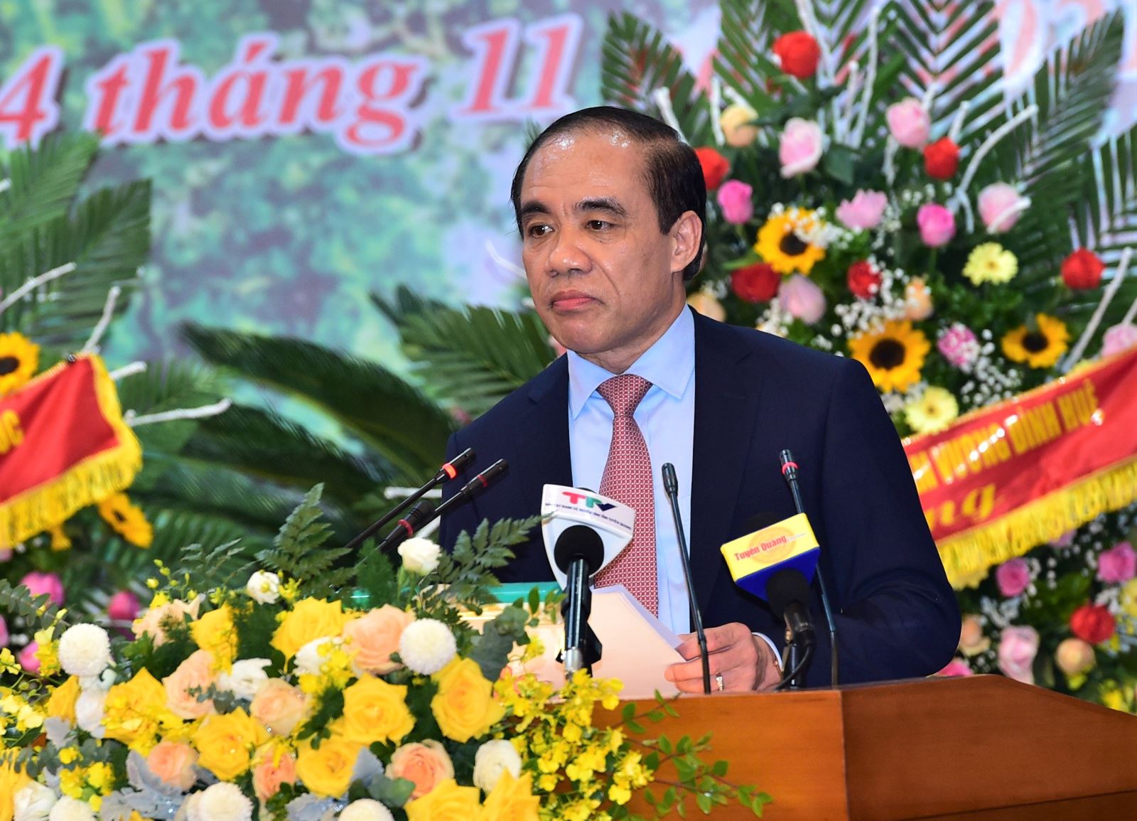 Ủy viên Trung ương Đảng, Bí thư tỉnh uỷ, Trưởng đoàn ĐBQH tỉnh Tuyên Quang Chẩu Văn Lâm  phát biểu tại buổi Lễ