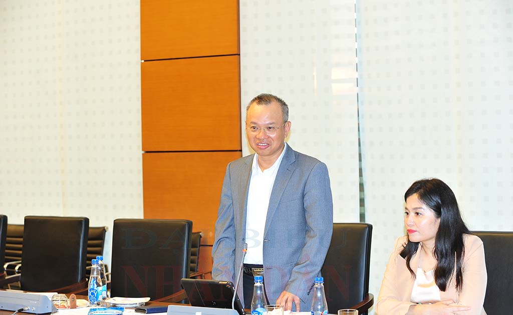 Phó Chủ nhiệm Ủy ban Đối ngoại Nguyễn Mạnh Tiến phát biểu tại cuộc làm việc