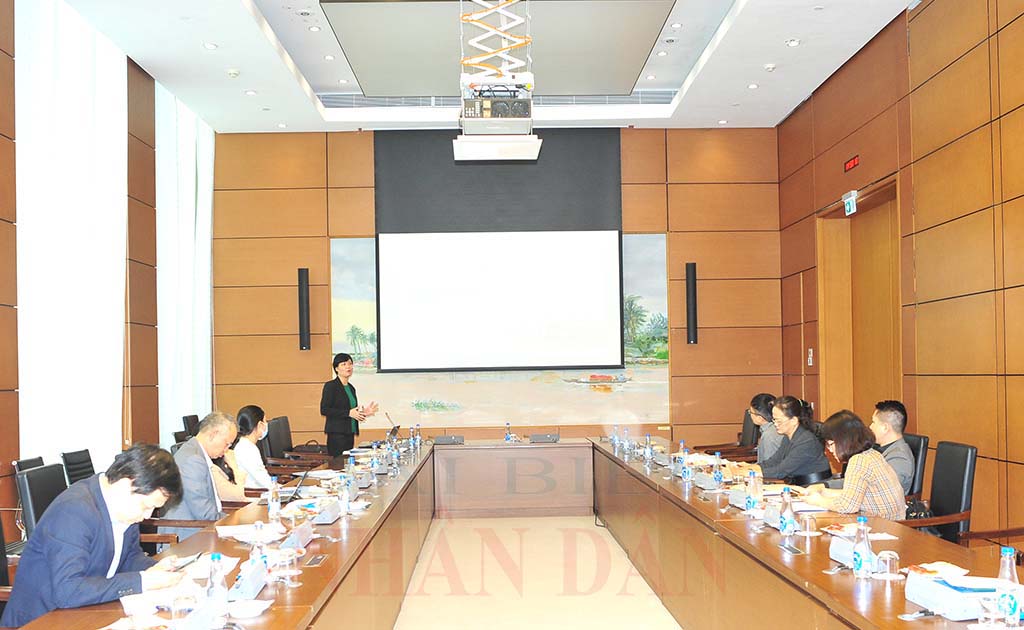 	Giám đốc Trung tâm WTO và Hội nhập, Phòng Thương mại và Công nghiệp Việt Nam (VCCI) Nguyễn Thị Thu Trang trình bày khái quát về các FTA thế hệ mới