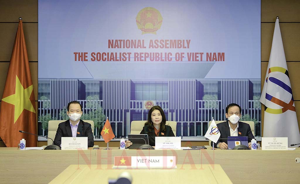 trí	Mô tả	 	Thanh Chi				Đoàn đại biểu Quốc hội Việt Nam dự phiên thảo luận dự thảo Nghị quyết về chính trị và an ninh