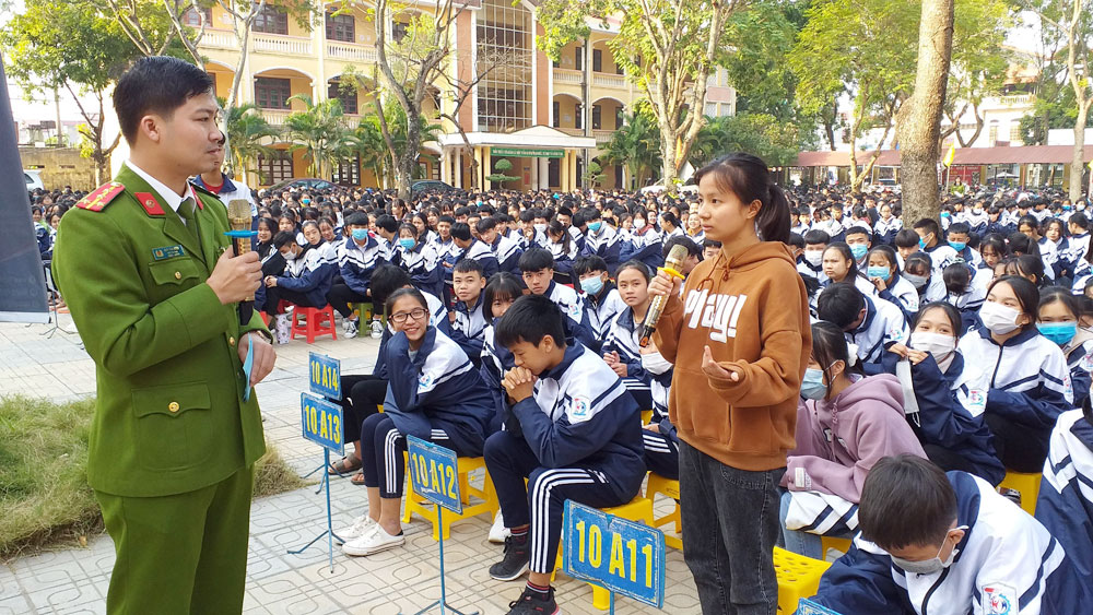 Buổi tuyên truyền pháp luật cho học sinh tại huyện Hiệp Hòa, Bắc Giang. ITN