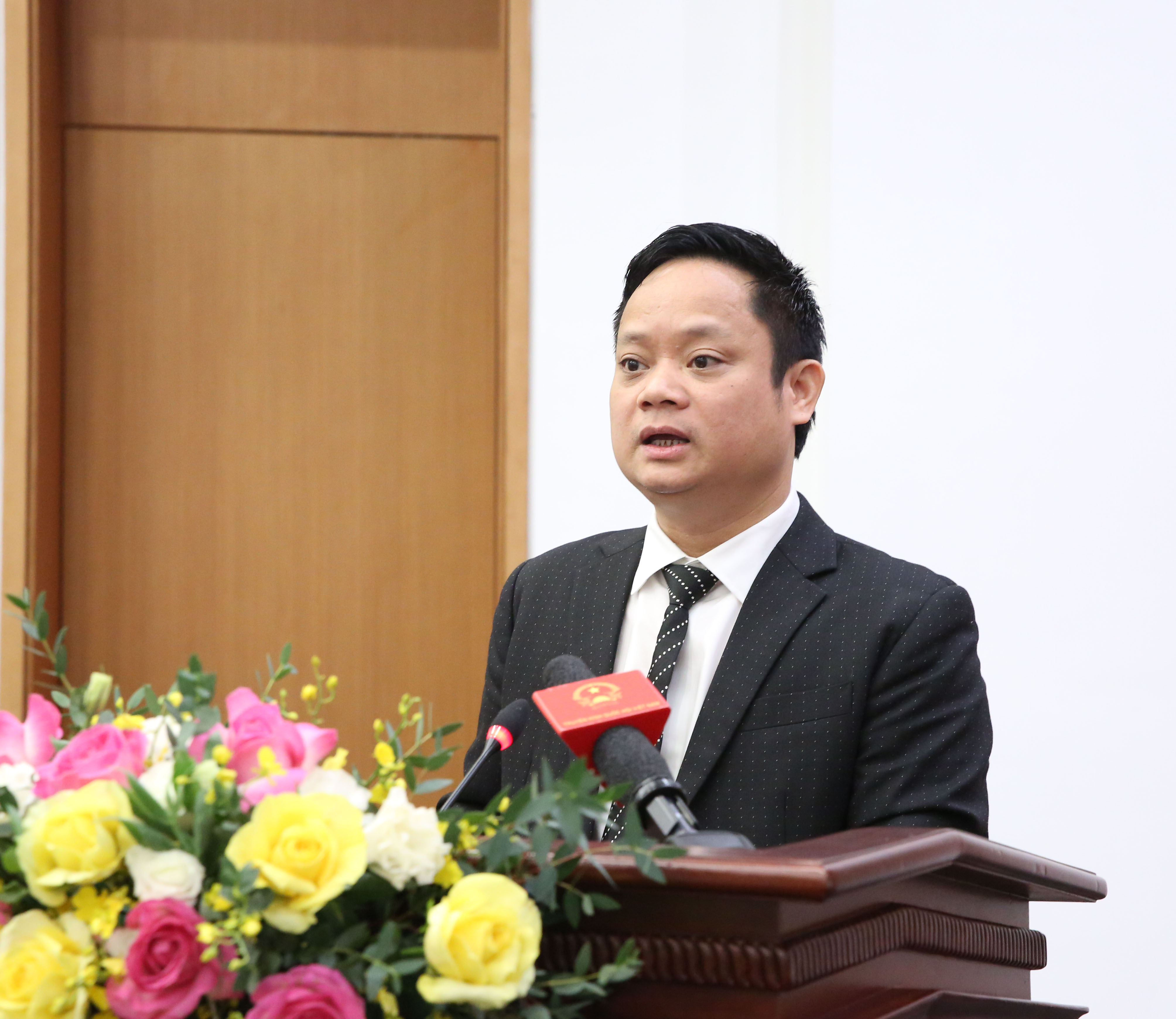 Phó Chủ nhiệm Văn phòng Quốc hội Vũ Minh Tuấn báo cáo Kết quả Kỳ họp