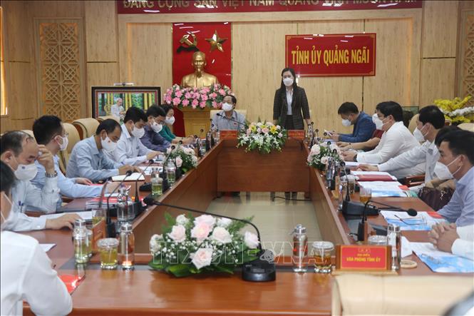 Bí thư Tỉnh ủy Bùi Thị Quỳnh Vân phát biểu tại buổi làm việc với đoàn Quốc hội. 