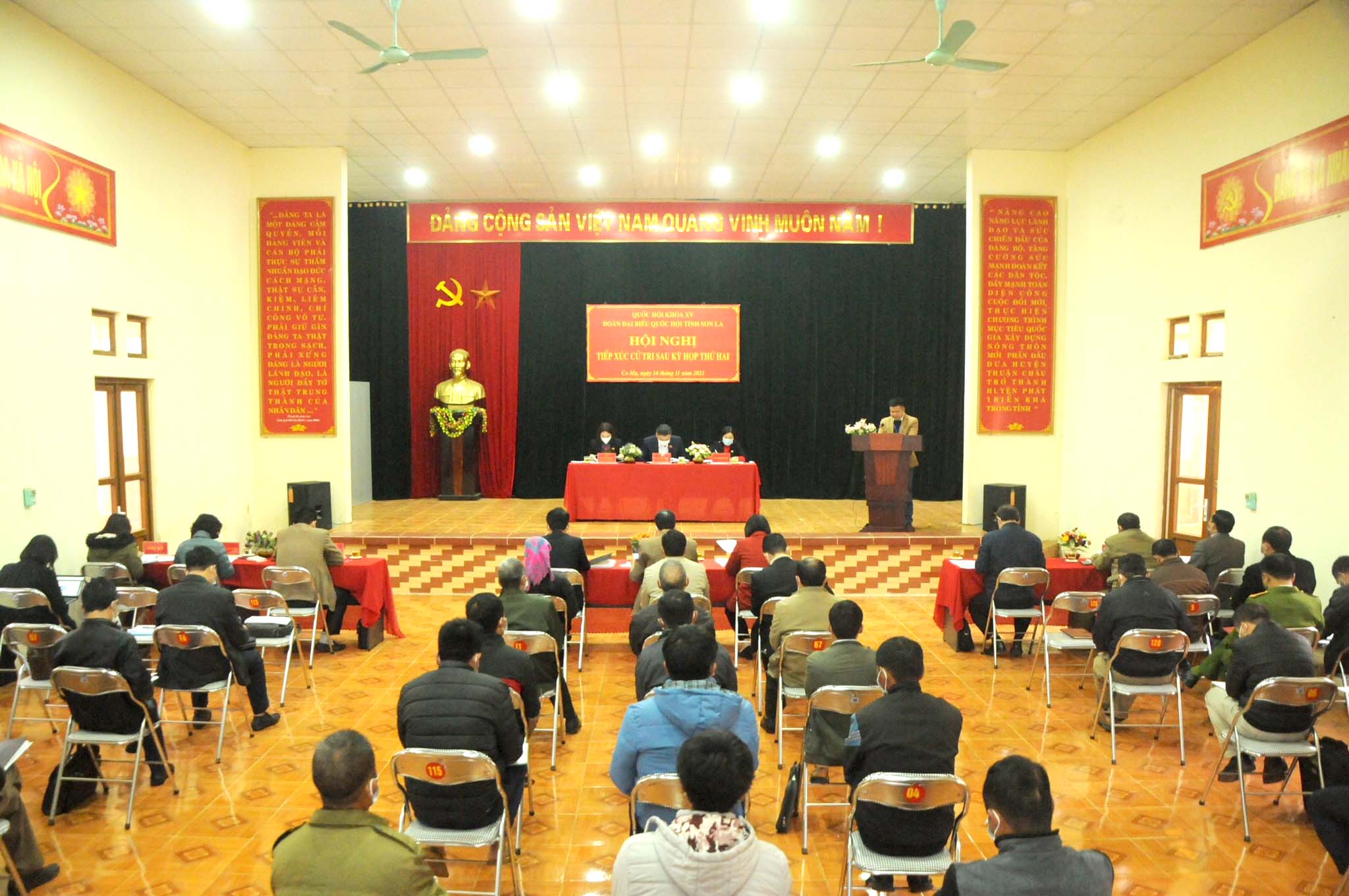 Toàn cảnh Hội nghị tiếp xúc cử tri xã Co Mạ, huyện Thuận Châu