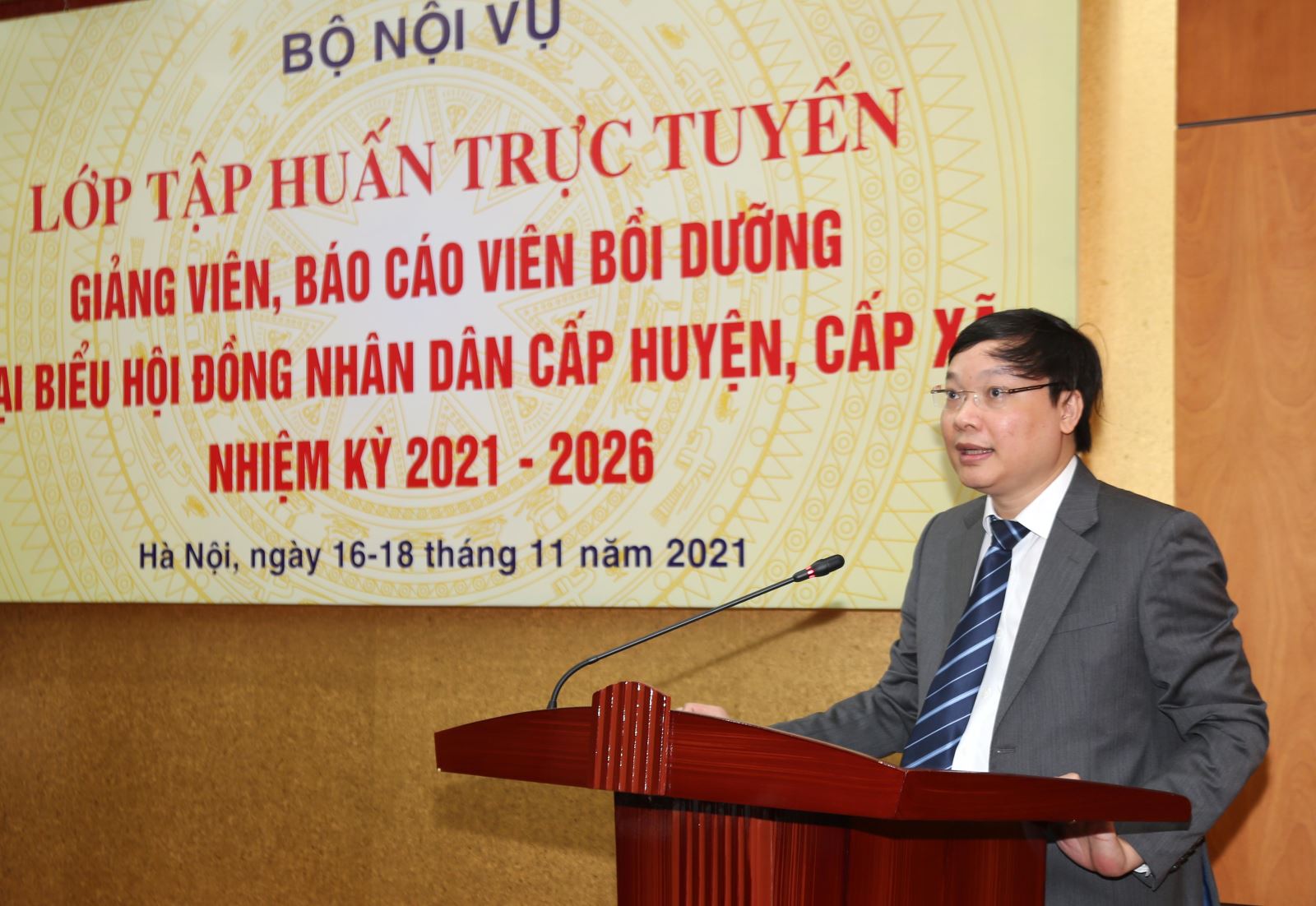 Thứ trưởng Bộ Nội vụ Trương Hải Long phát biểu khai mạc lớp bồi dưỡng