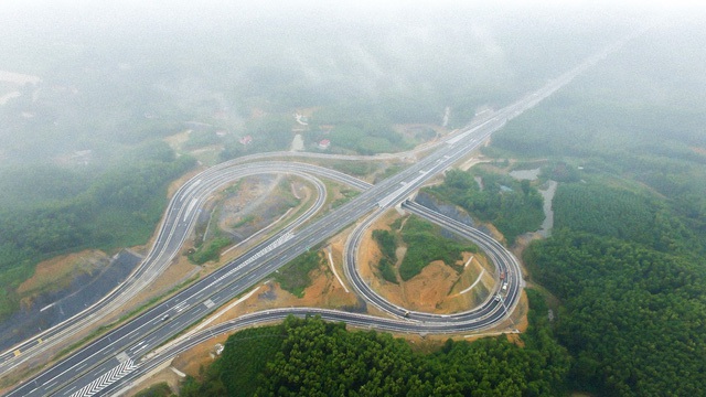 Tuyến đường bộ cao tốc Nội Bài - Lào Cai đã góp phần thay đổi diện mạo kinh tế - xã hội của cả vùng Tây Bắc