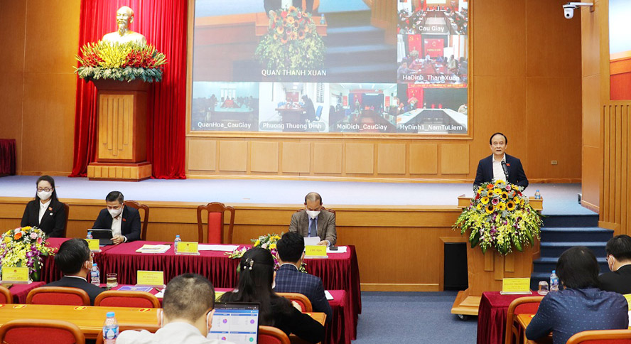 	Chủ tịch HĐND thành phố, Phó trưởng Đoàn ĐBQH thành phố Nguyễn Ngọc Tuấn trả lời kiến nghị cử tri tại buổi tiếp xúc
