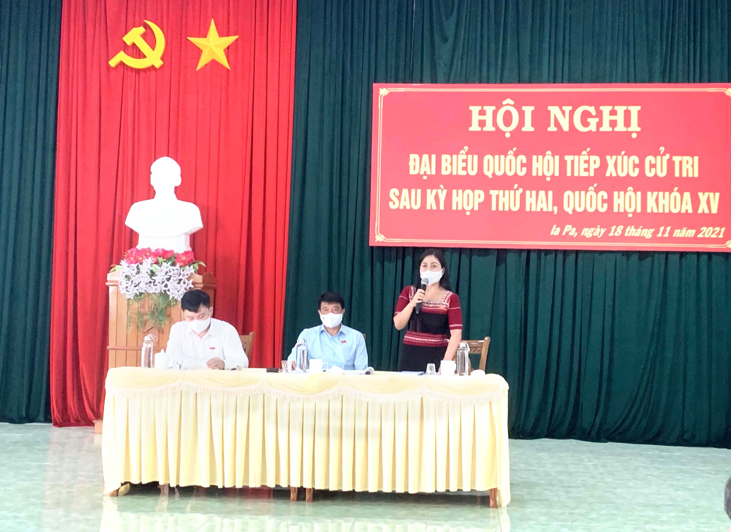 	Chủ tịch Hội đồng Dân tộc Y Thanh Hà Niê Kđăm tiếp xúc cử tri huyện Ia Pa, tỉnh Gia Lai