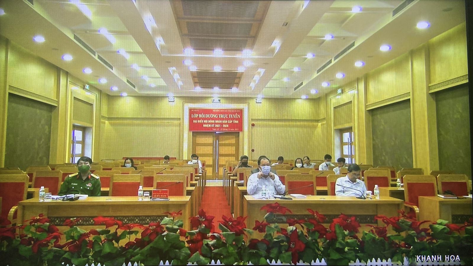 Các đại biểu HĐND tỉnh Khánh Hòa lắng nghe bài giảng.